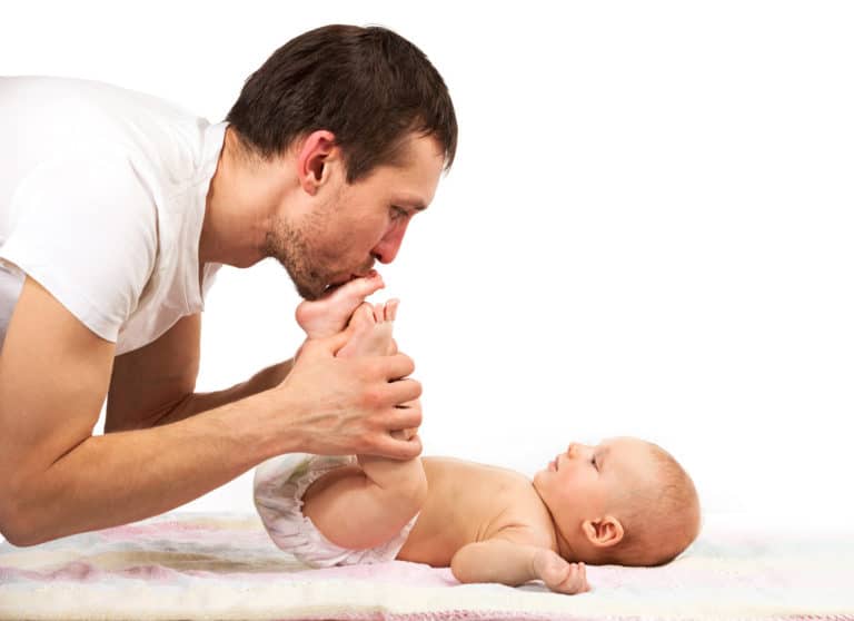 Papa, offrez un massage à bébé