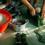 Comment Papa se débrouille-t-il avec les défis culinaires traditionnels ?