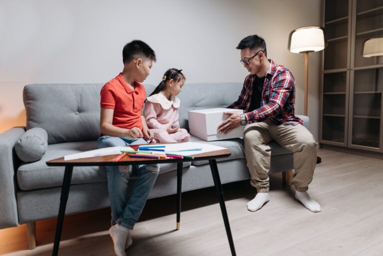 Comment les souvenirs intemporels influent-ils sur la relation père-enfant ?