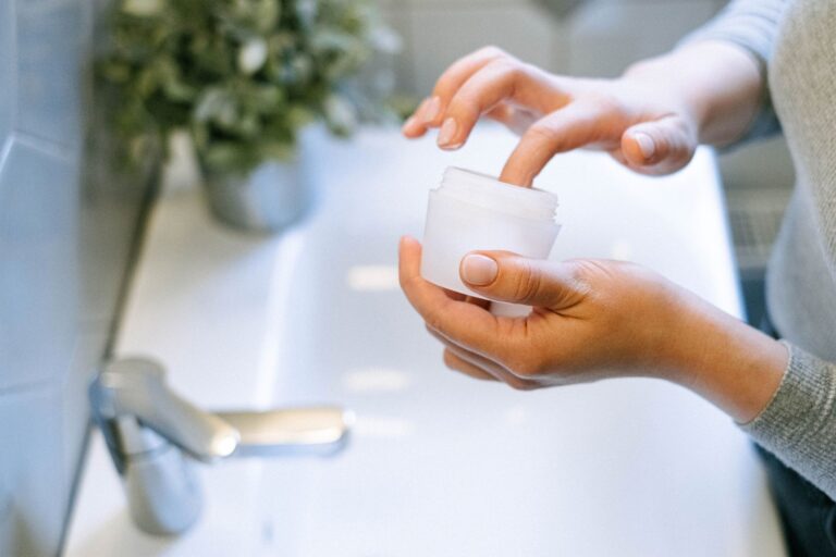 Après un cancer du sein, apaiser peau, yeux et vagin secs